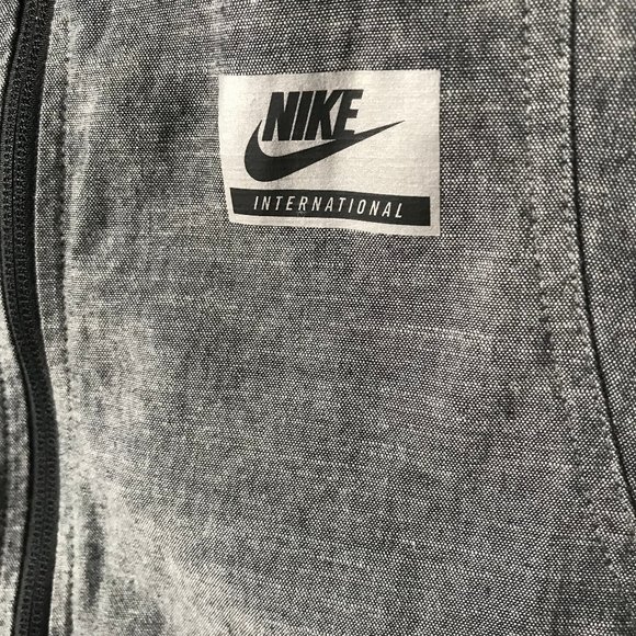 Nike International Rain coat - Picture 5 of 5